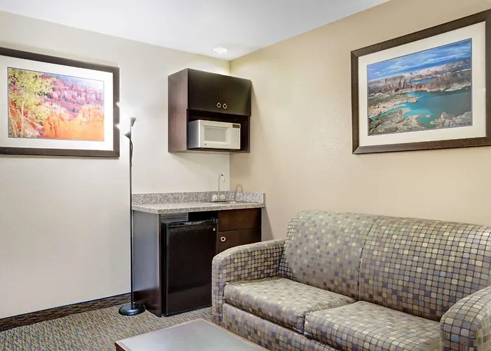 Hotel Days & By Wyndham Powell