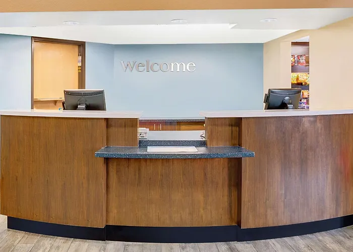 Hotel Days & By Wyndham Powell