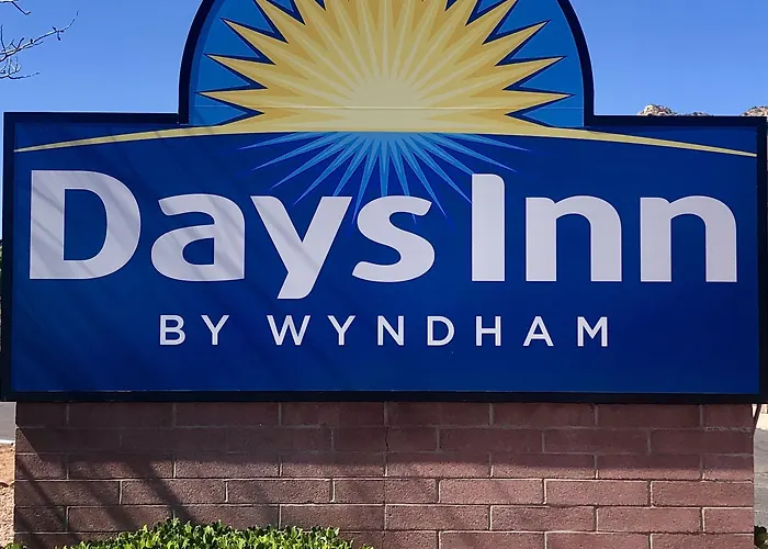 Days & By Wyndham Powell 3*