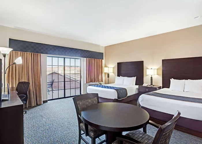 Days & By Wyndham Powell Hotel