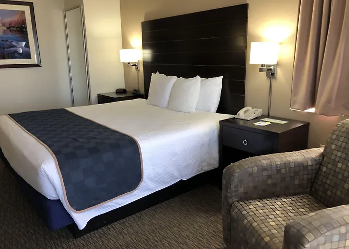 Days & By Wyndham Powell 3*