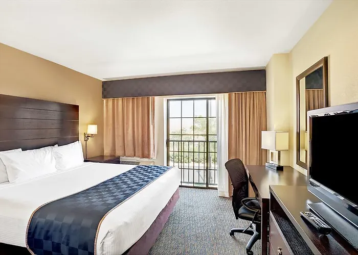 Hotel Days & By Wyndham Powell Page